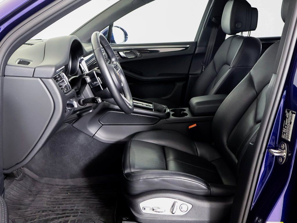 Used 2025 Porsche Macan image 5