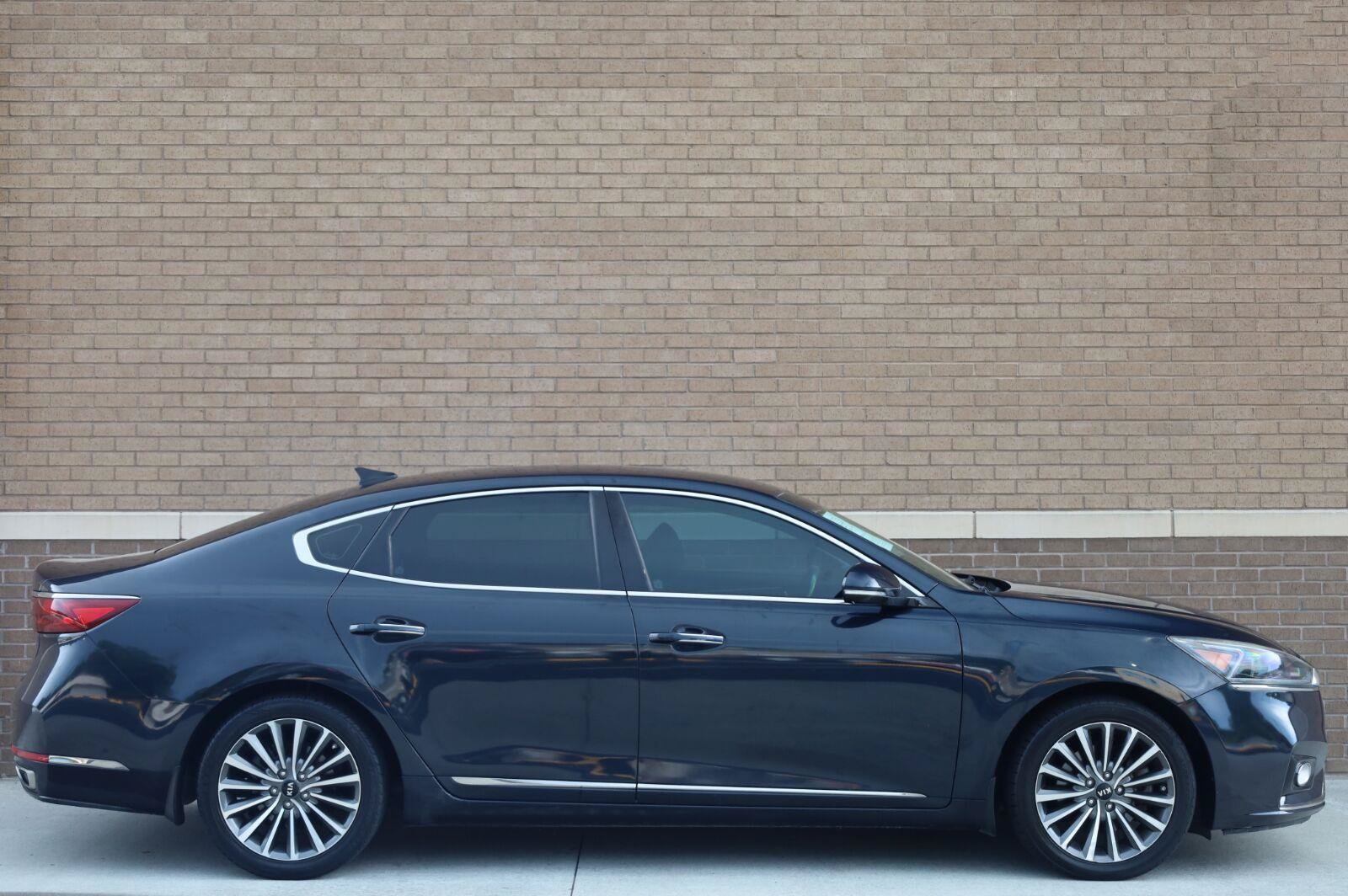 Used 2017 Kia Cadenza Premium FWD image 3