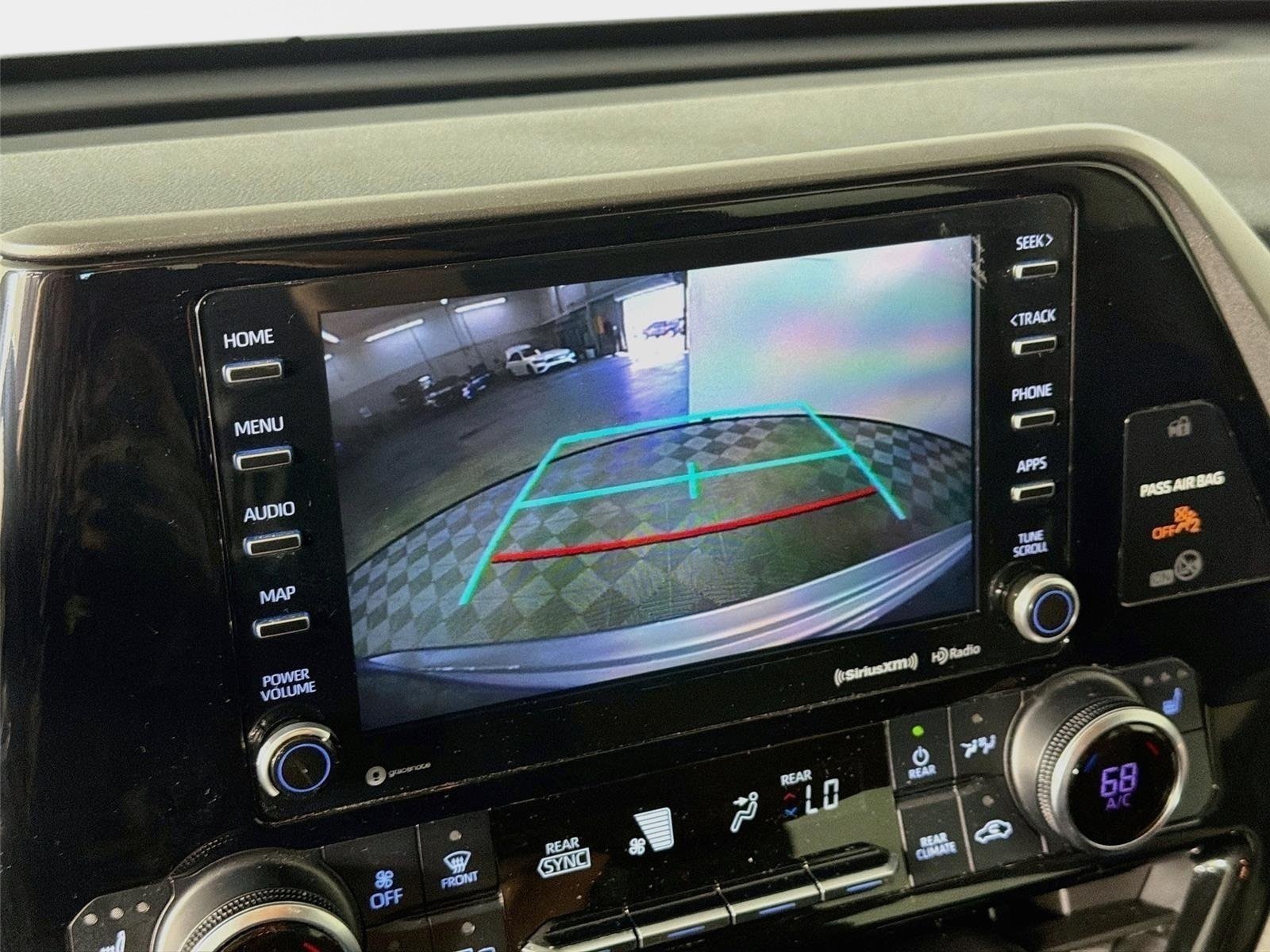 Used 2021 Toyota Highlander XLE FWD image 17