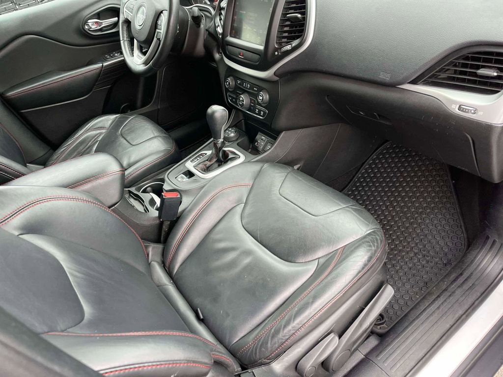 Used 2015 Jeep Cherokee Trailhawk w/ Comfort/Convenience Group image 14