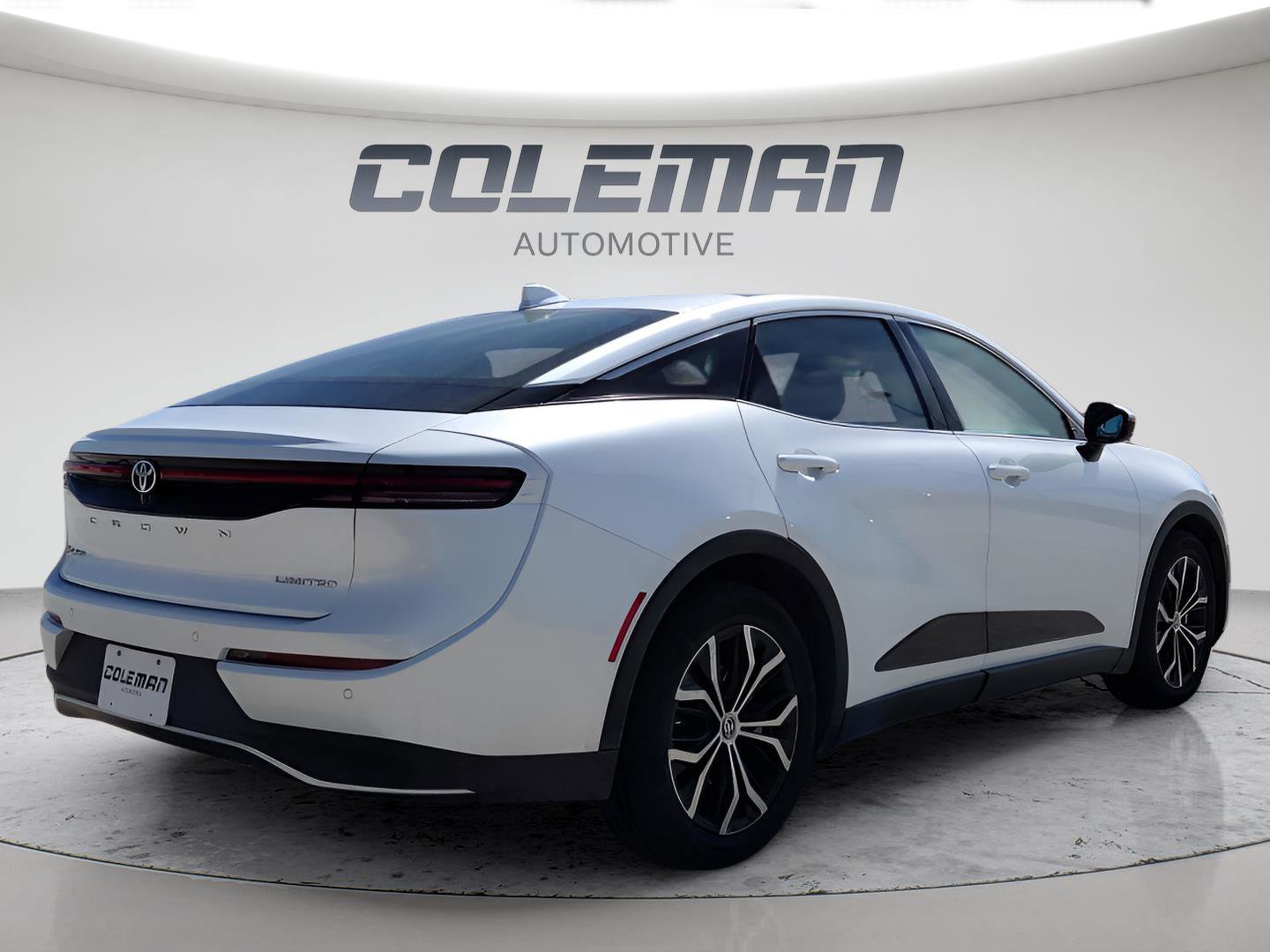 Used 2024 Toyota Crown Limited image 5