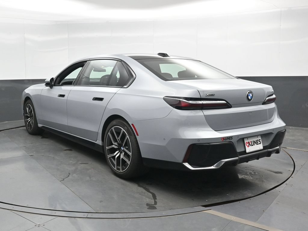 Used 2026 BMW 740i xDrive AWD/4WD image 9