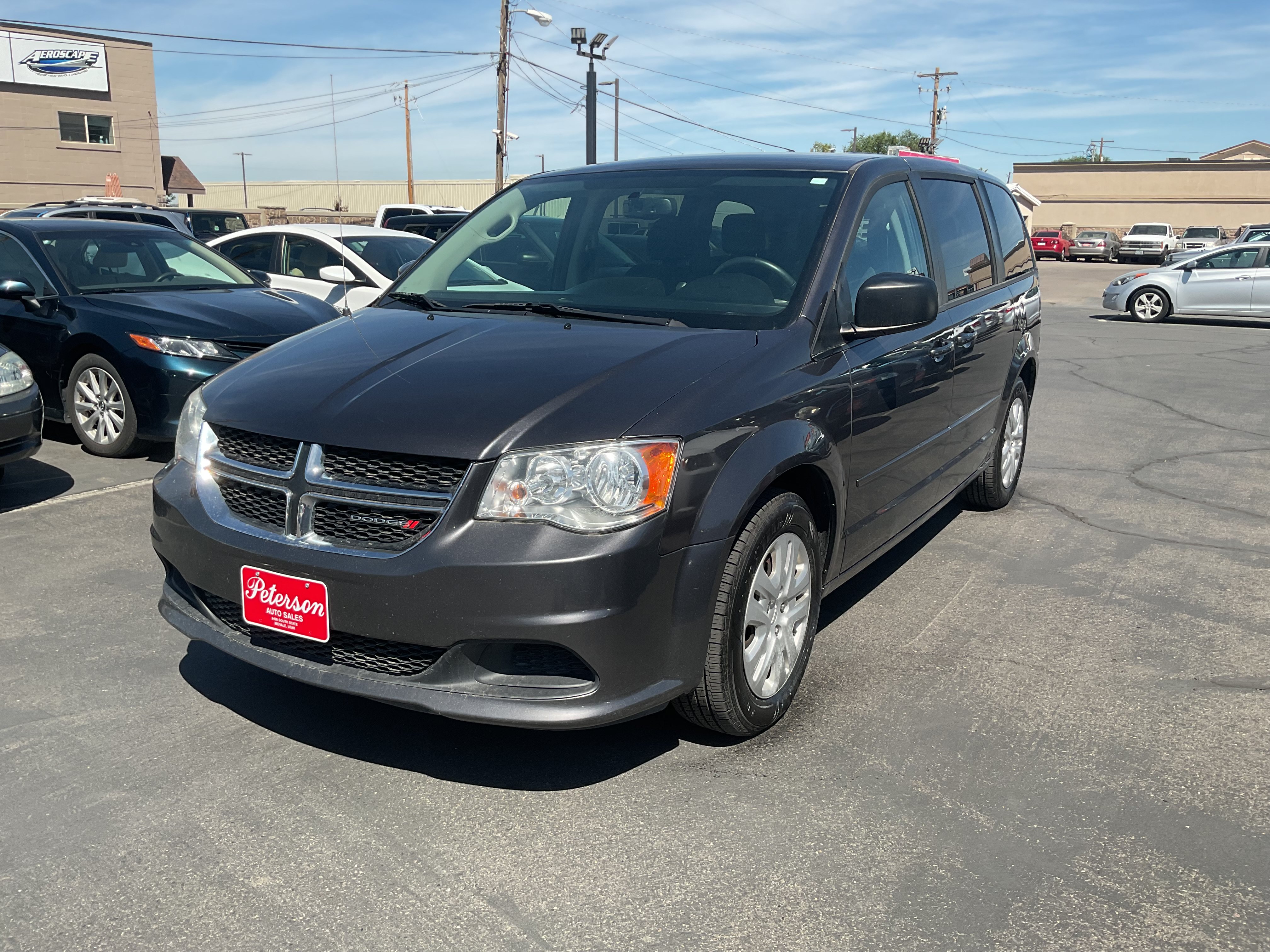 Used 2017 Dodge Grand Caravan SE w/ UConnect Hands-Free Group FWD image 2