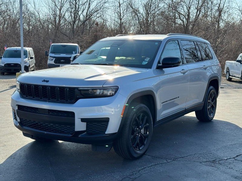 Used 2024 Jeep Grand Cherokee L Laredo AWD/4WD image 8