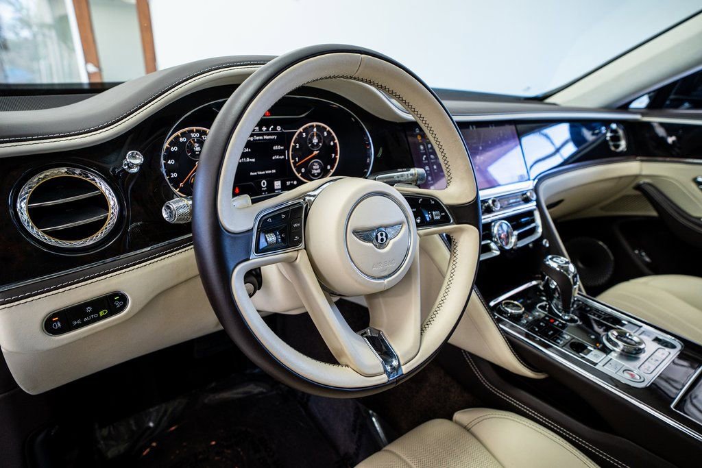 Used 2020 Bentley Flying Spur W12 image 36