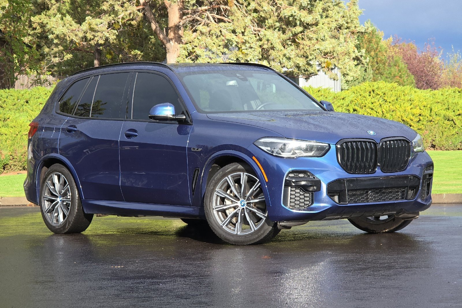 Used 2023 BMW X5 xDrive45e w/ M Sport Package image 2