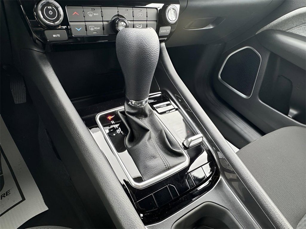 Used 2025 Jeep Compass Sport image 14