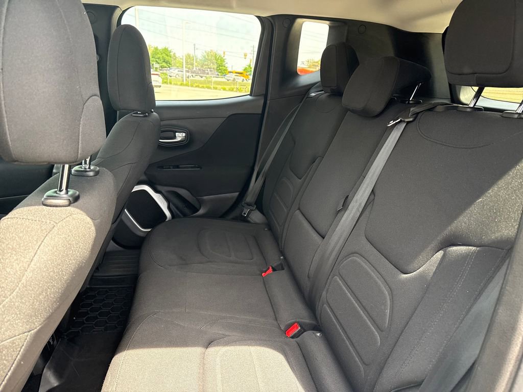 Used 2019 Jeep Renegade Latitude w/ Popular Equipment Group image 30