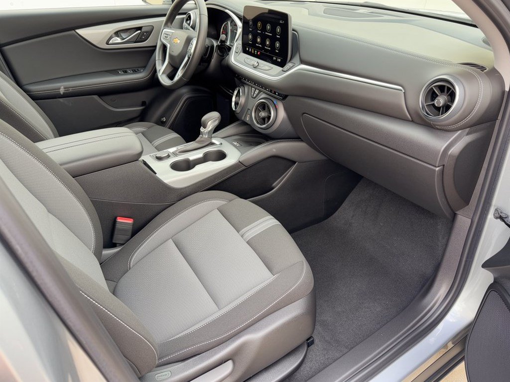 Certified 2024 Chevrolet Blazer LT w/ Convenience Package FWD image 30