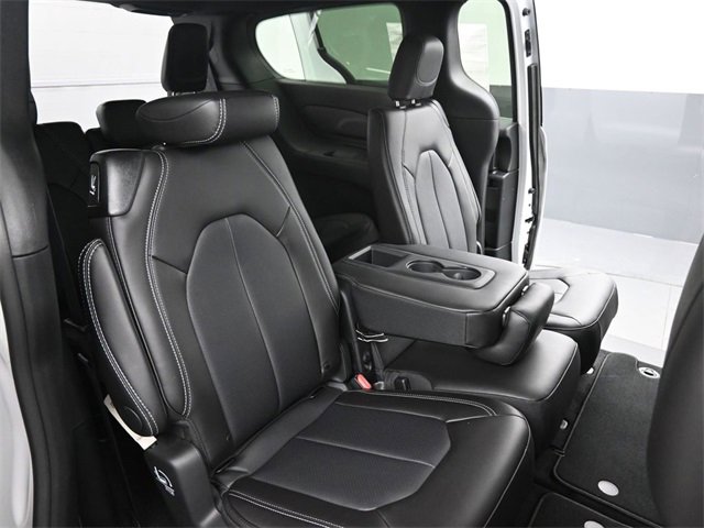 New 2026 Chrysler Pacifica Select image 21
