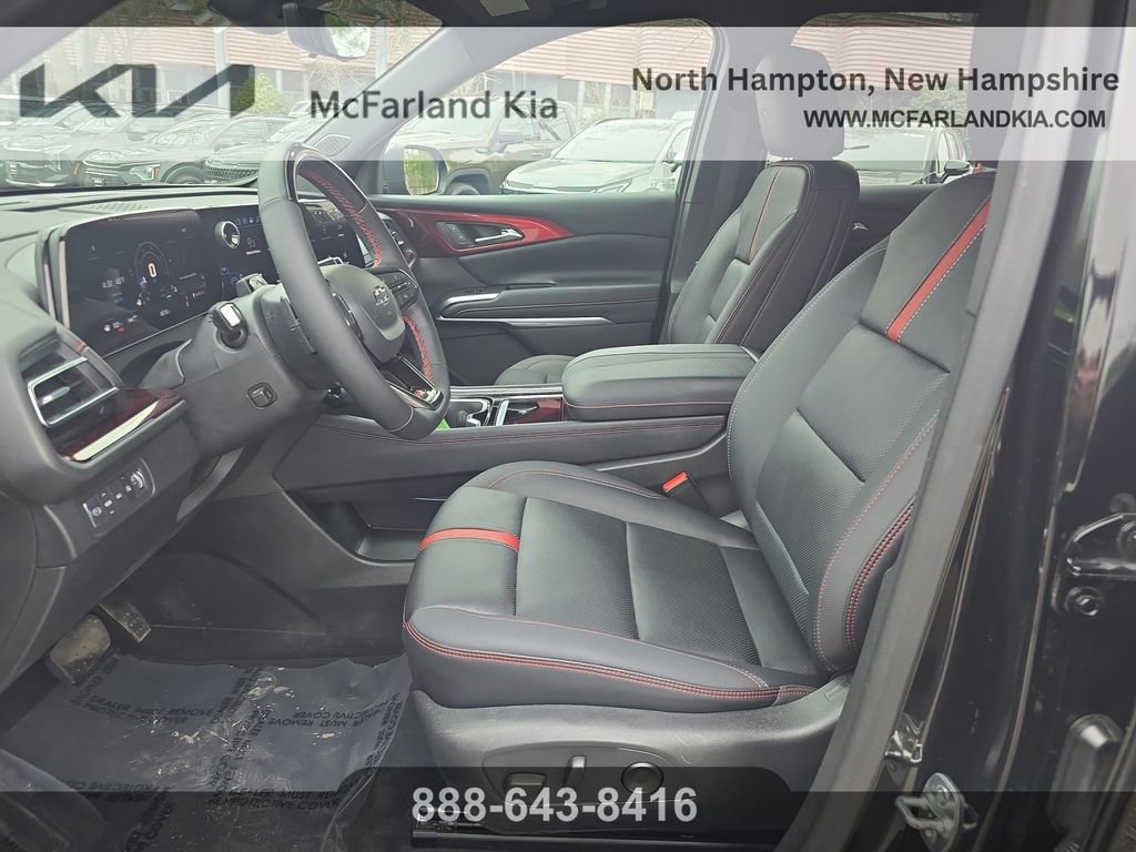 Used 2025 Chevrolet Traverse RS image 10