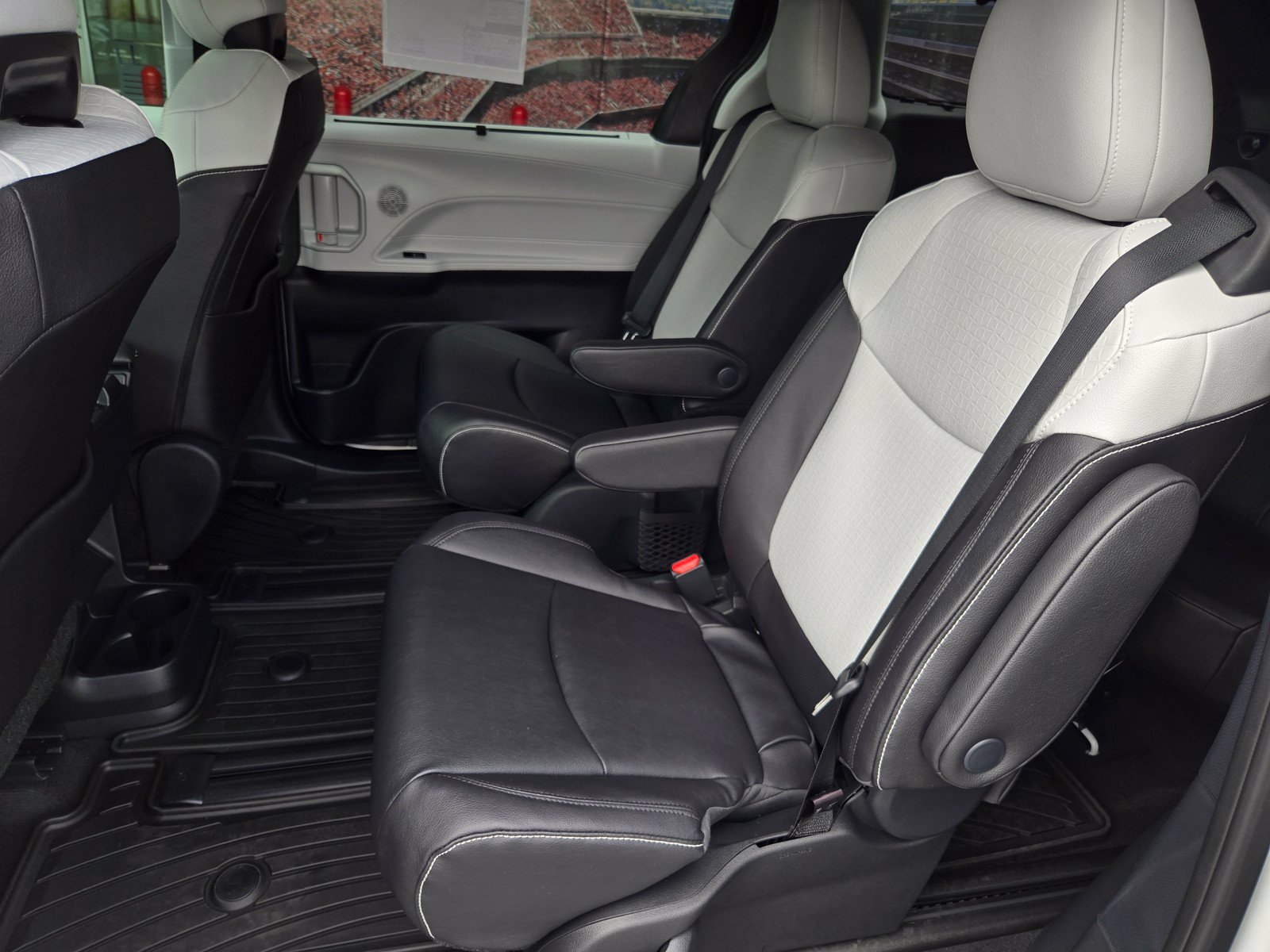 Certified 2026 Toyota Sienna XSE AWD/4WD image 11