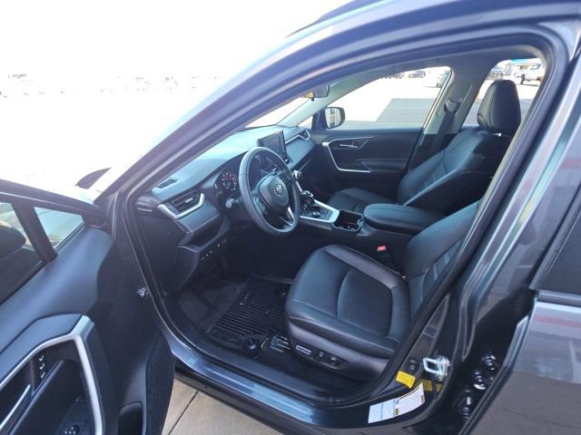 Used 2022 Toyota RAV4 XLE Premium image 13