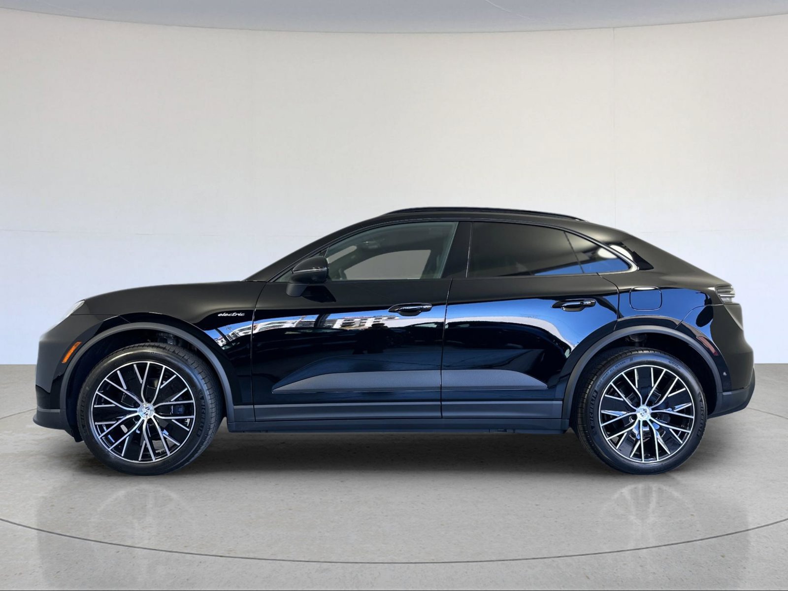 New 2026 Porsche Macan Electric RWD image 2