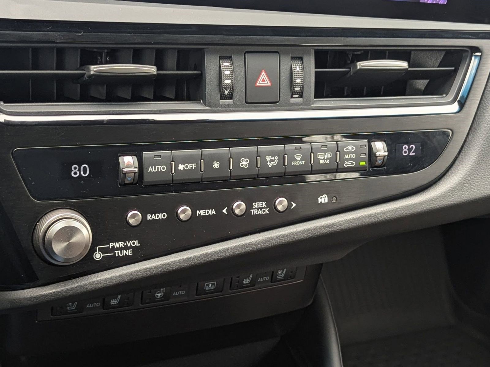 Certified 2025 Lexus ES 300h w/ Luxury Package image 31