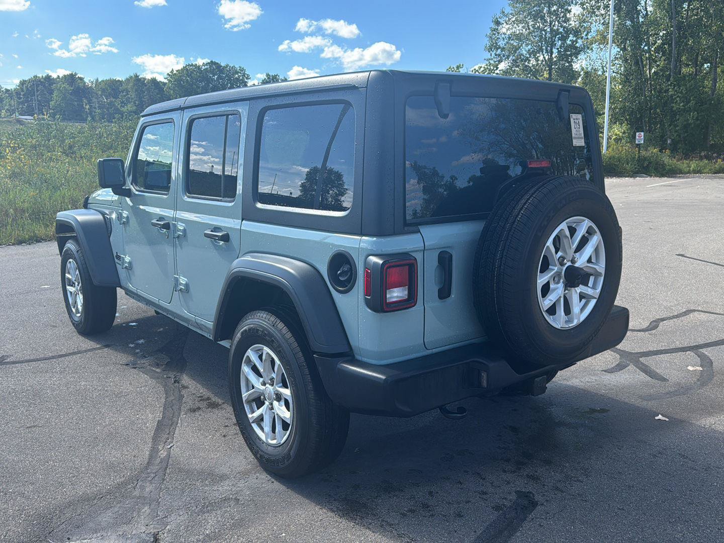 Used 2023 Jeep Wrangler Unlimited Sport AWD/4WD image 3