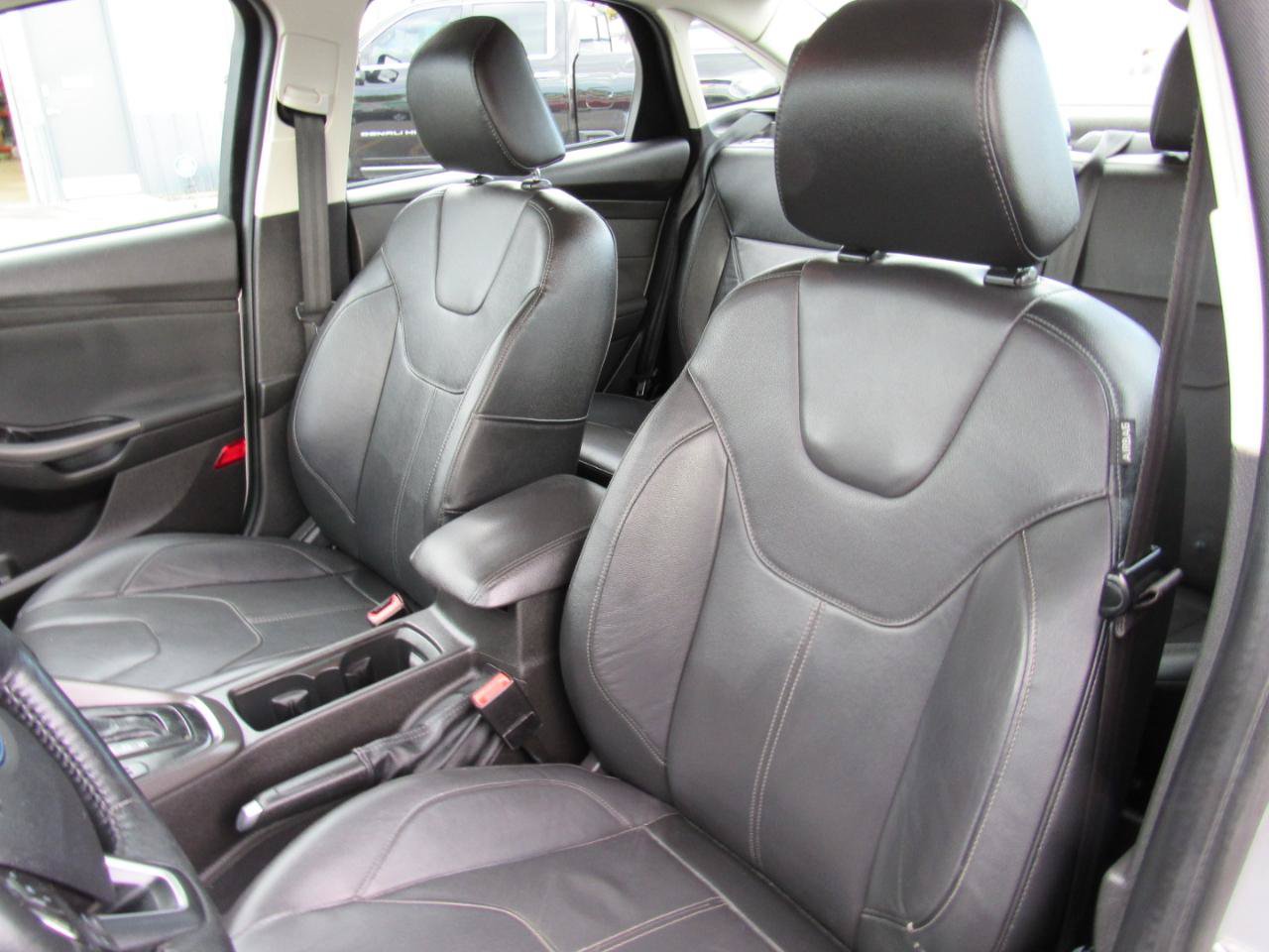 Used 2015 Ford Focus SE w/ Equipment Group 201A FWD image 17