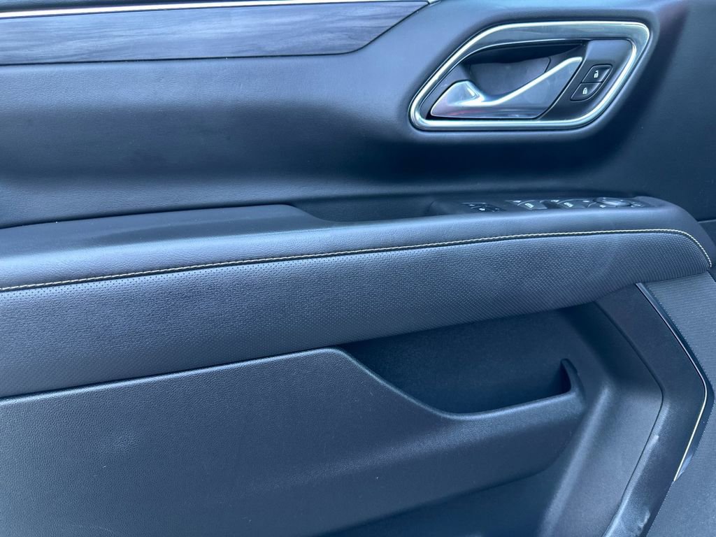 Used 2023 GMC Yukon SLT w/ SLT Premium Package image 10