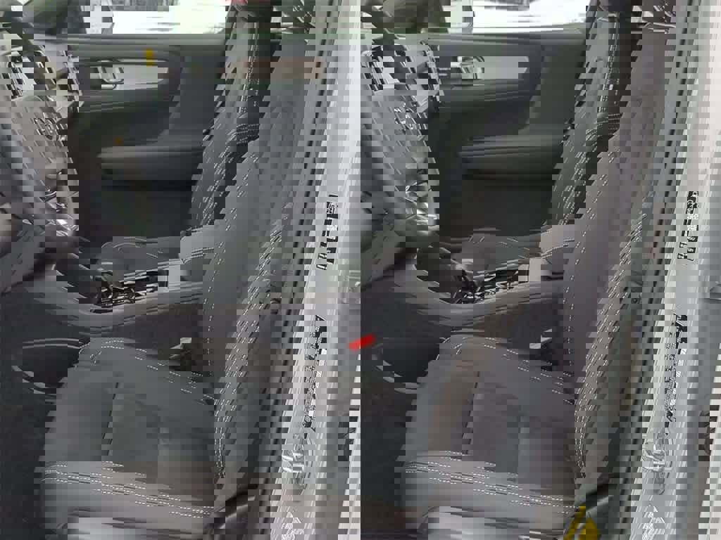 New 2026 Volvo XC40 B5 Ultra w/ Protection Package Premier image 16