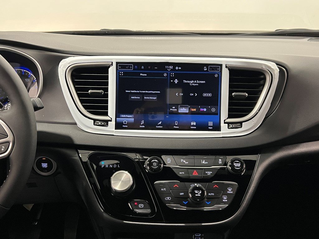 New 2026 Chrysler Voyager LX image 27