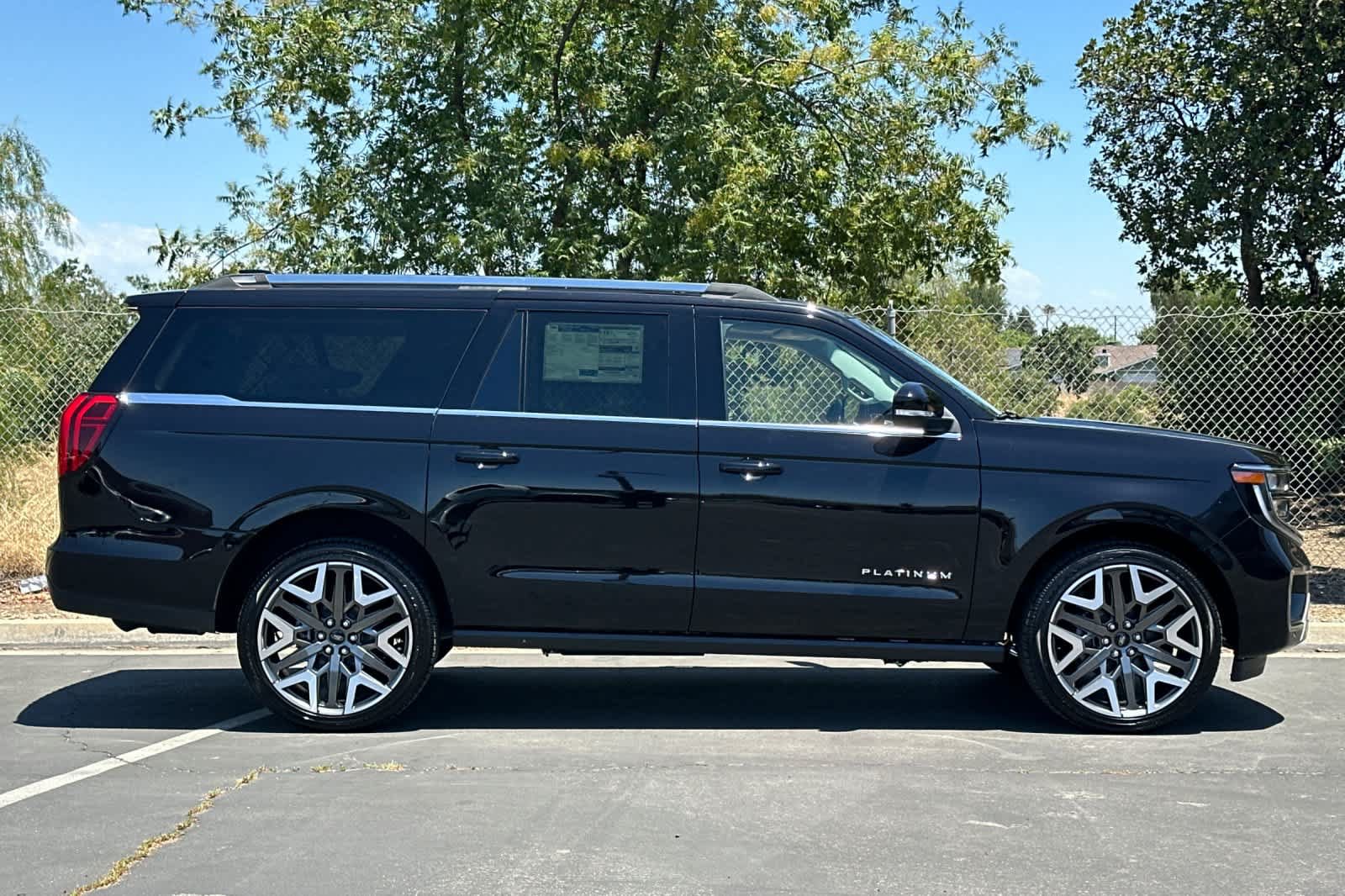 New 2026 Ford Expedition Max Platinum w/ Platinum Ultimate Package AWD/4WD image 8