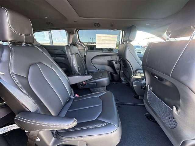 New 2026 Chrysler Pacifica Select image 31