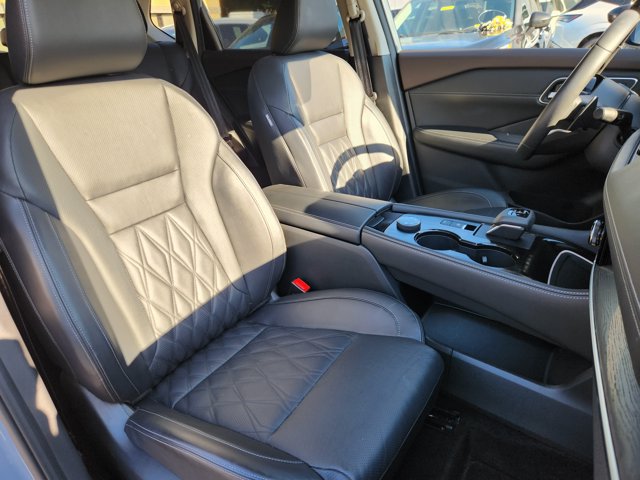 Certified 2023 Nissan Rogue Platinum w/ Platinum Premium Package AWD/4WD image 15