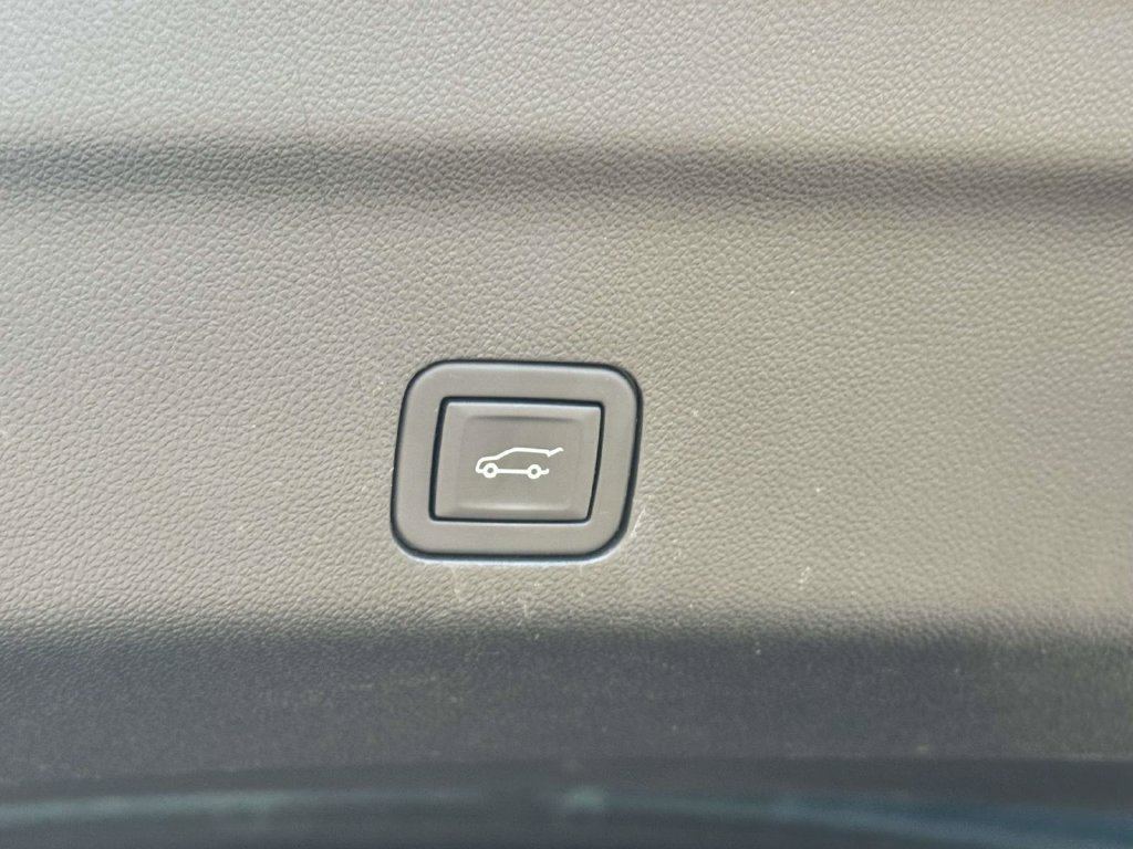 Used 2024 Chevrolet Tahoe LT AWD/4WD image 11