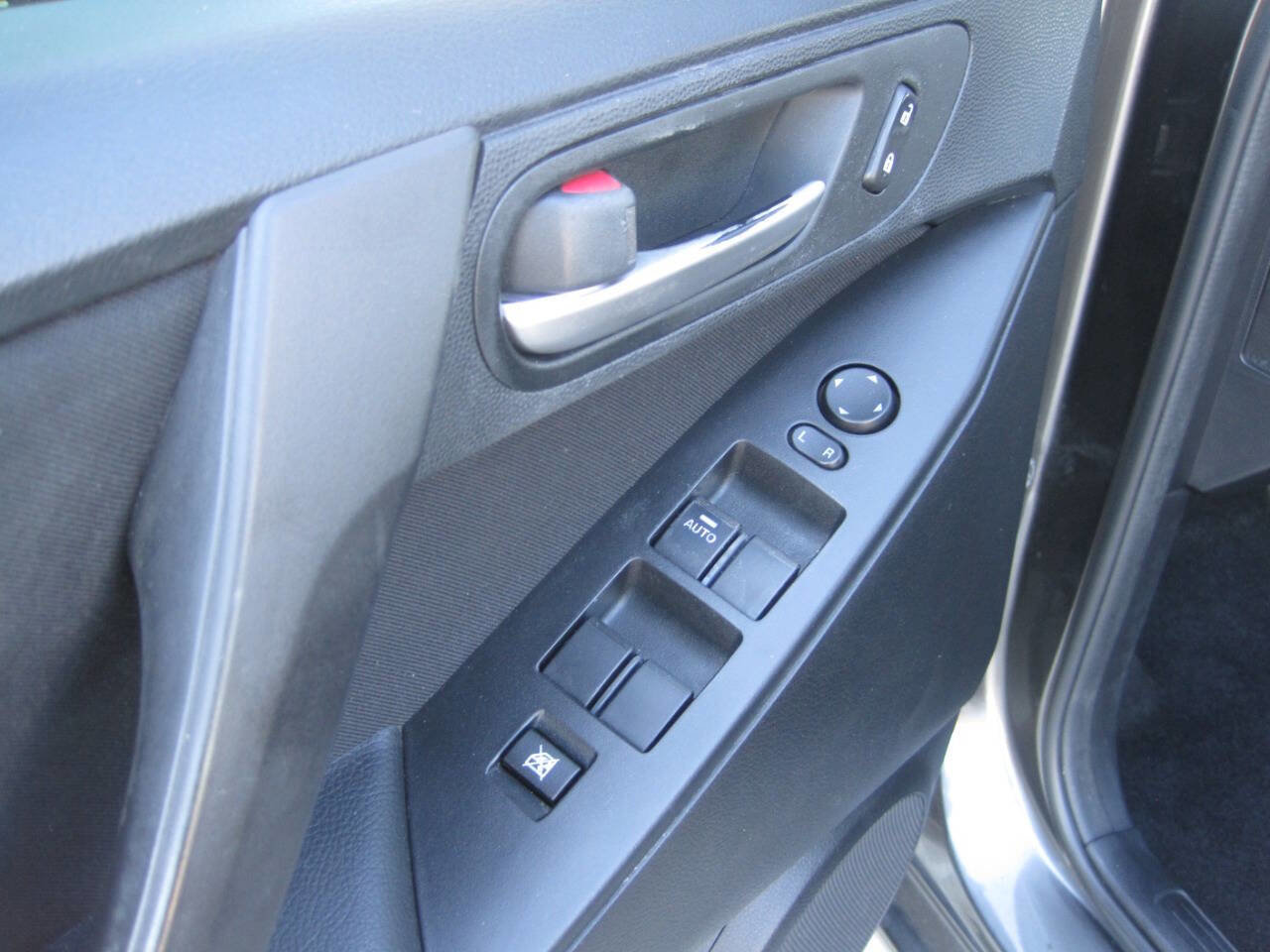 Used 2013 MAZDA MAZDA3 i Touring image 21