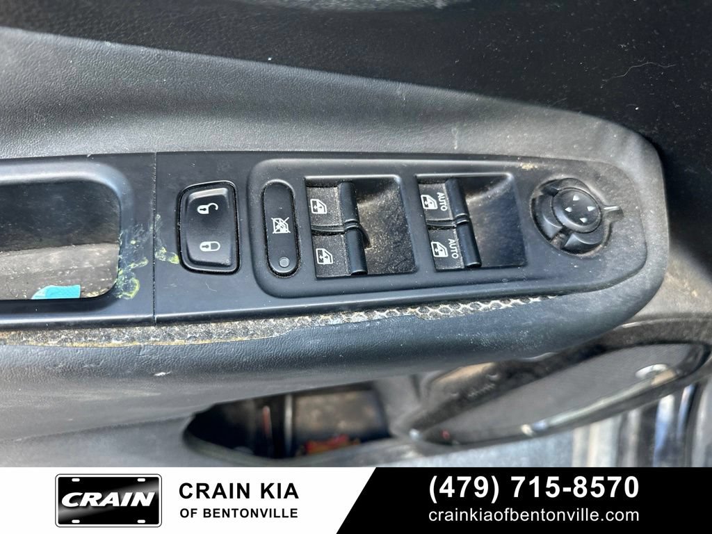 Used 2016 Jeep Renegade Latitude AWD/4WD image 12