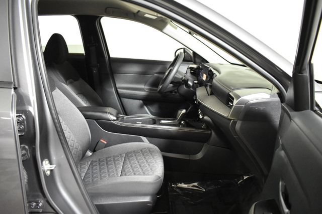 Certified 2025 Nissan Kicks SV AWD/4WD image 32