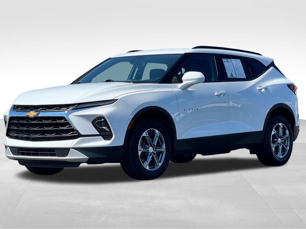 Used 2023 Chevrolet Blazer LT w/ Convenience Package AWD/4WD image 3
