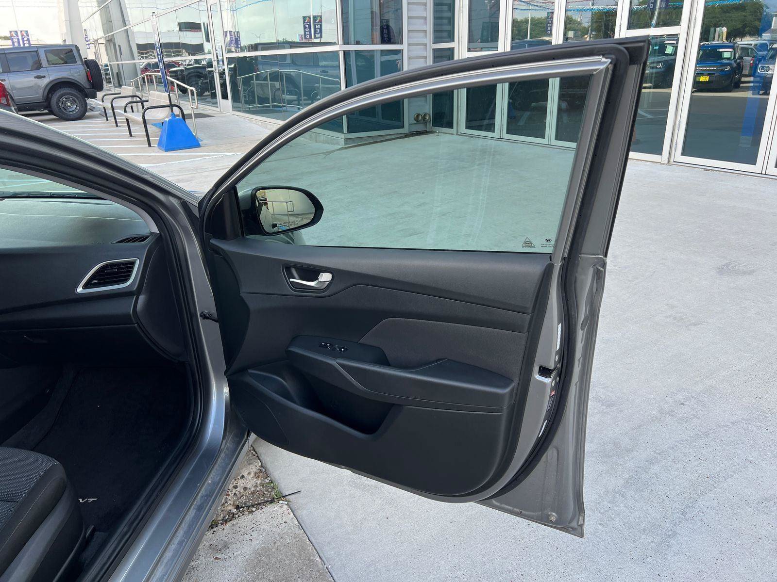 Used 2022 Hyundai Accent SE FWD image 17