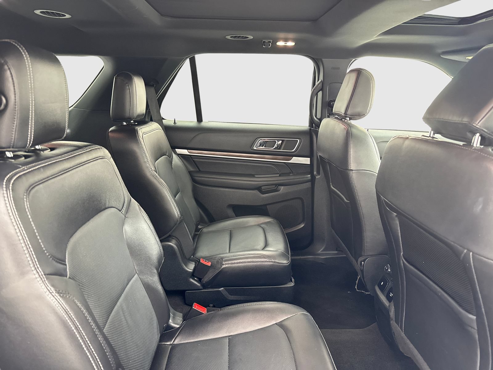 Used 2018 Ford Explorer Limited w/ Ford Safe & Smart Package FWD image 49
