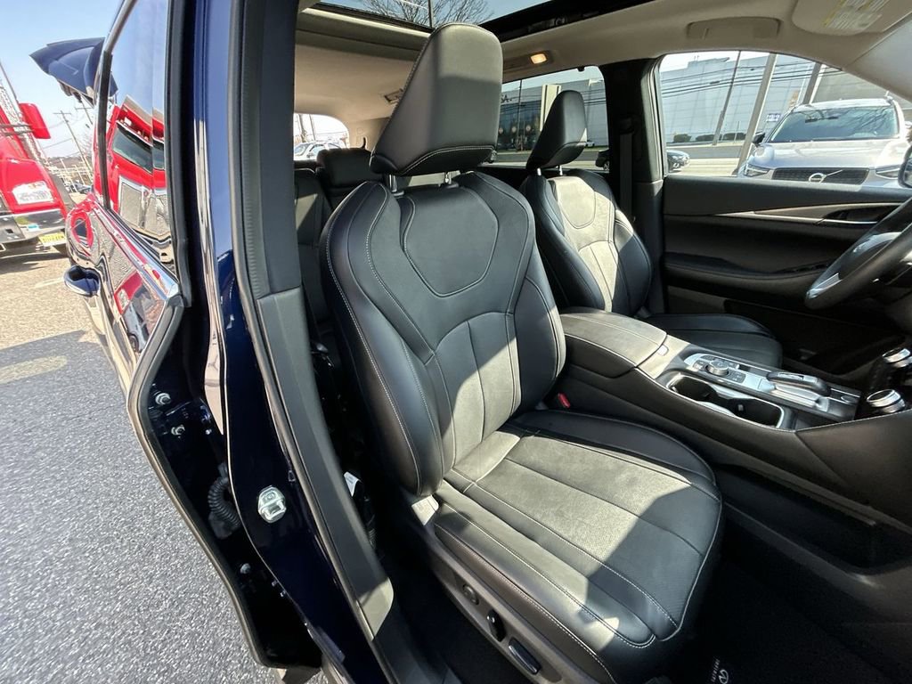 Certified 2022 INFINITI QX60 Luxe w/ Cargo Package image 26