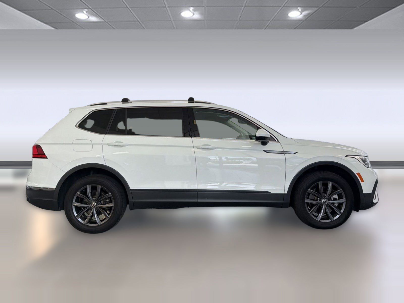 Used 2022 Volkswagen Tiguan SE FWD image 8