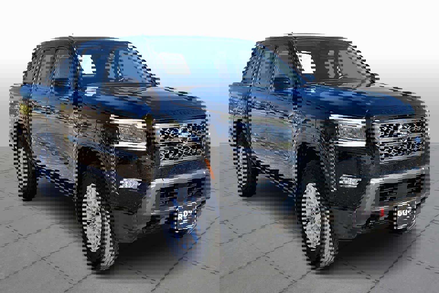 Used 2022 Nissan Frontier SV w/ SV Premium Package image 3