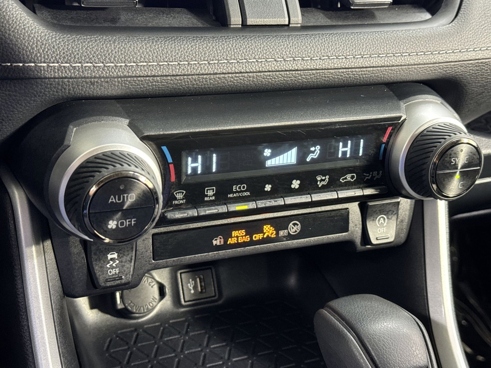 Used 2025 Toyota RAV4 XLE image 25