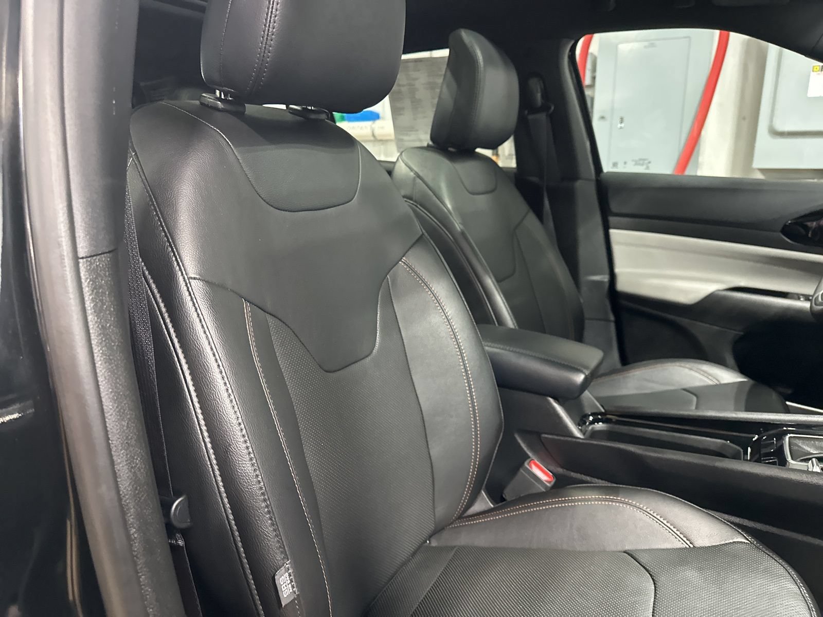 Used 2024 Jeep Compass Limited w/ Elite Group AWD/4WD image 32