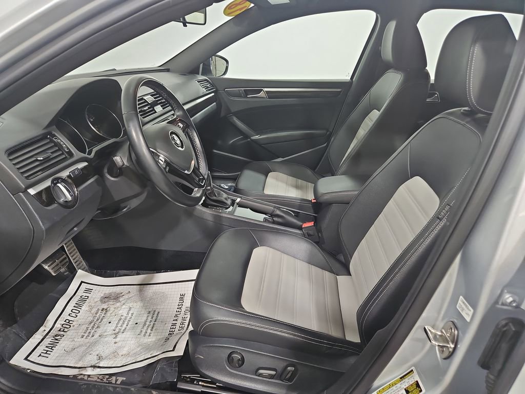 Used 2018 Volkswagen Passat 3.6 image 9