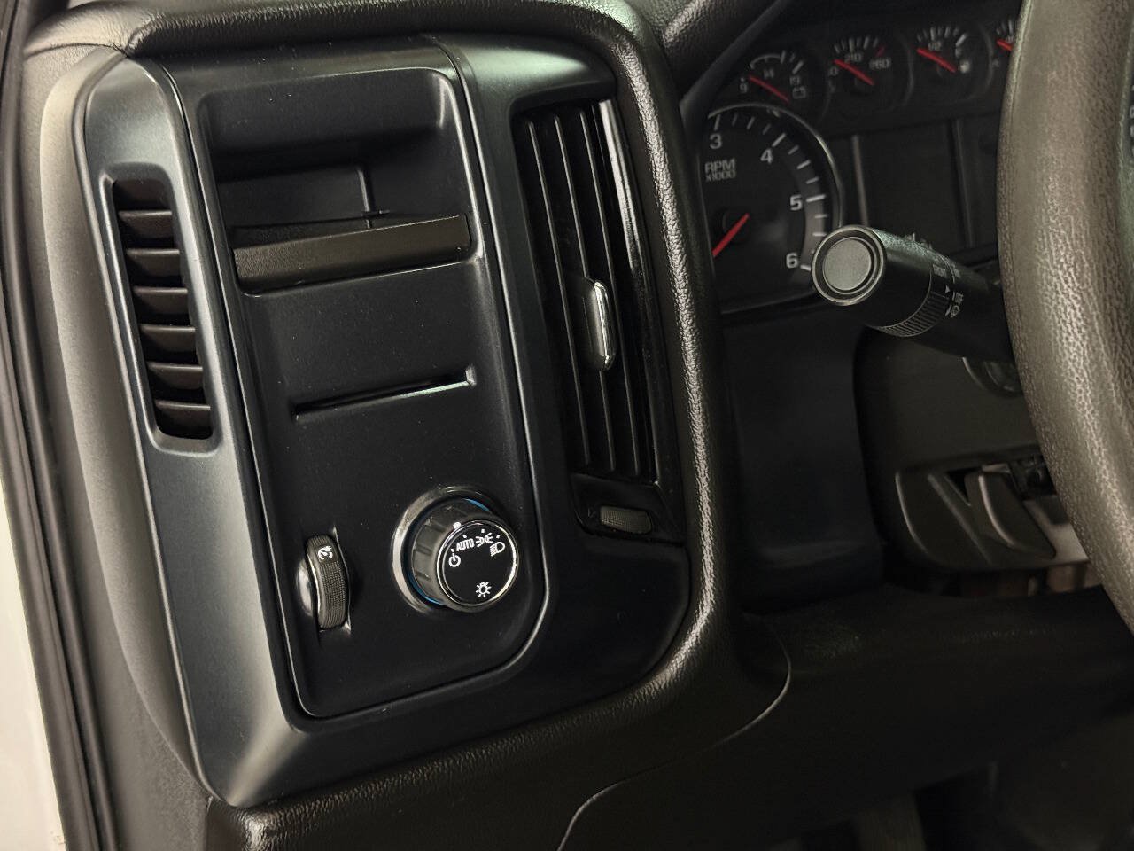 Used 2018 Chevrolet Silverado 1500 W/T RWD image 46