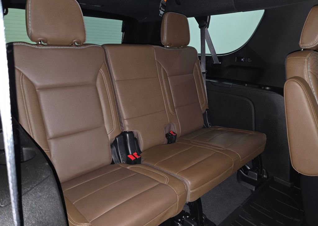 Used 2022 Chevrolet Suburban High Country RWD image 14