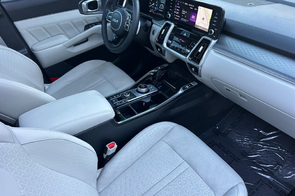 Used 2023 Kia Sorento SX Prestige w/ Panoramic Sunroof Package AWD/4WD image 19