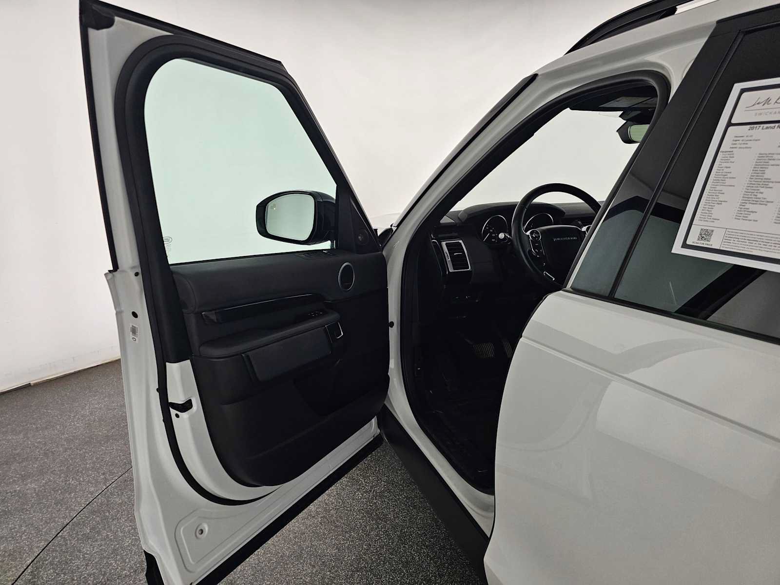 Used 2017 Land Rover Discovery HSE AWD/4WD image 21