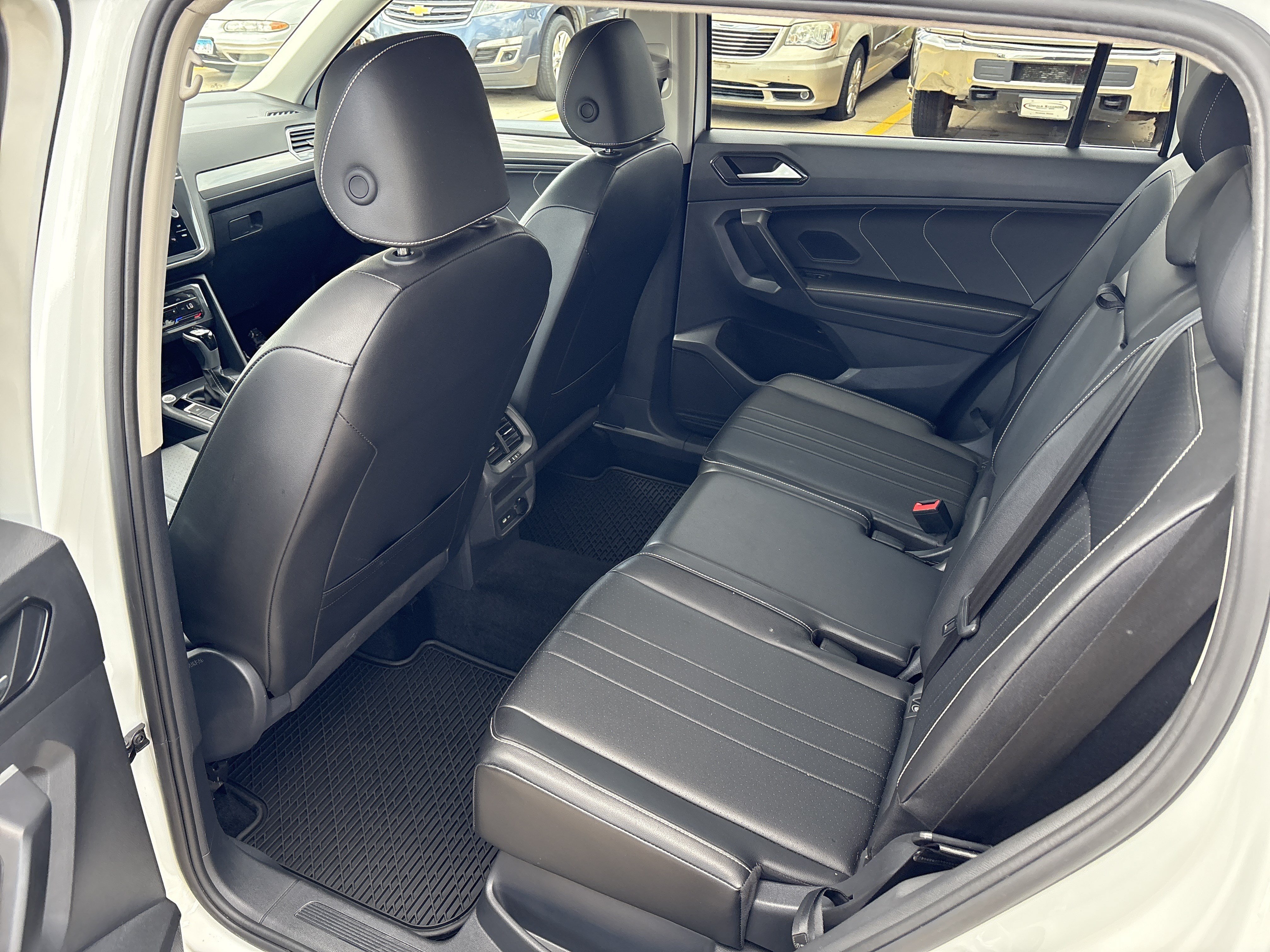Used 2024 Volkswagen Tiguan SE AWD/4WD image 10