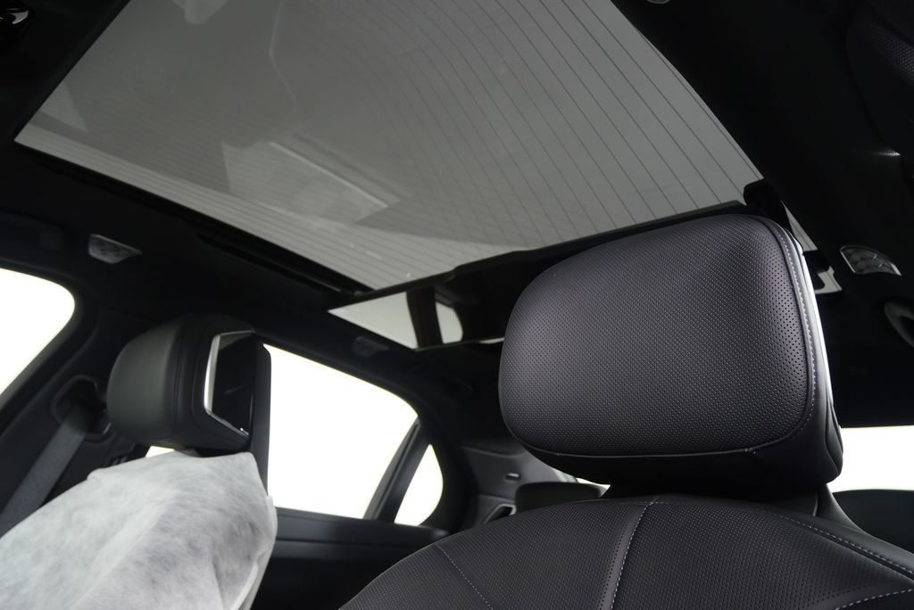 New 2026 BMW 750e xDrive w/ Executive Package image 12