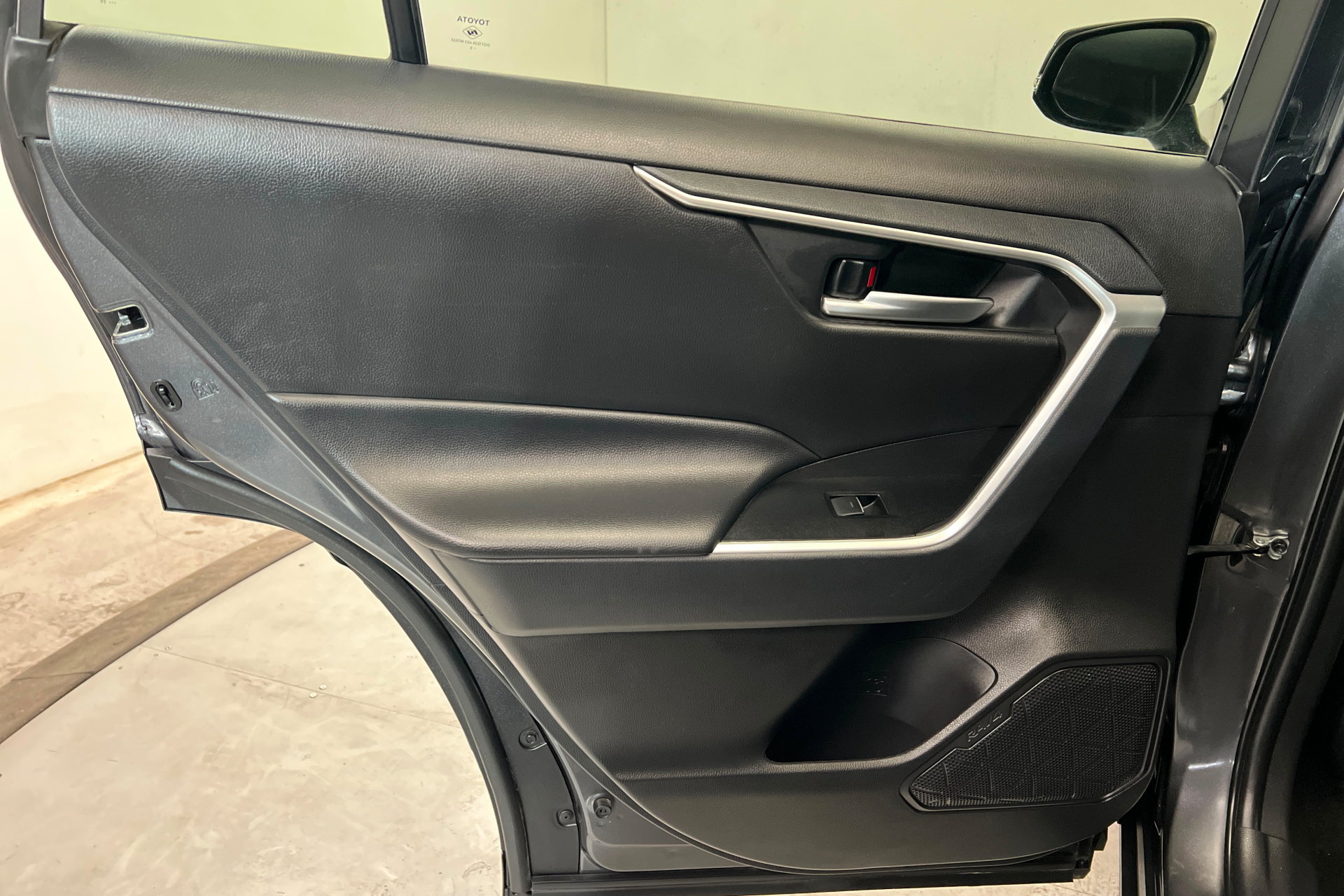 Used 2025 Toyota RAV4 XLE FWD image 19