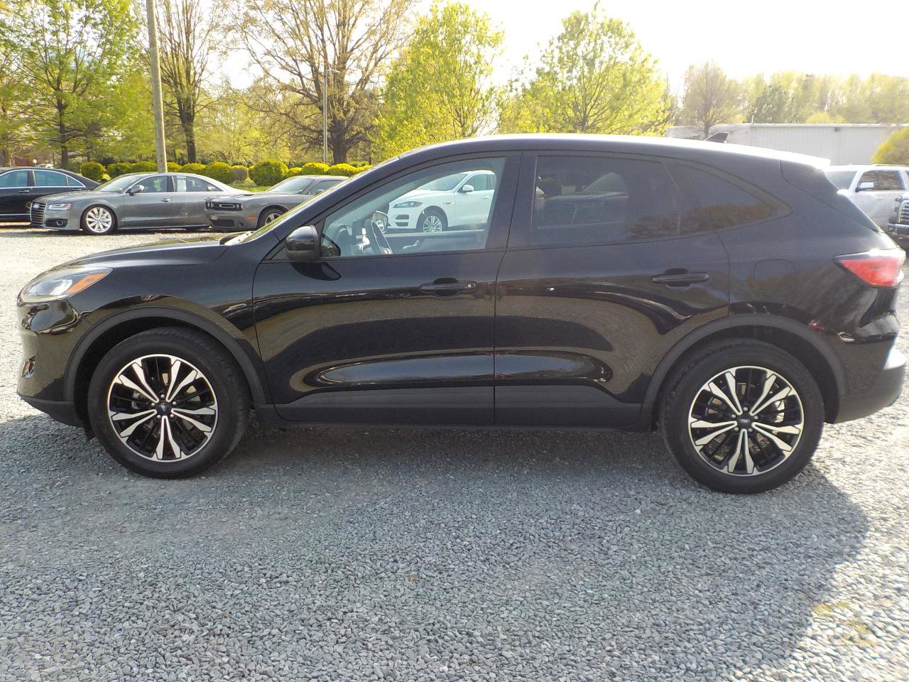 Used 2021 Ford Escape SE w/ SE Sport Appearance Package image 2