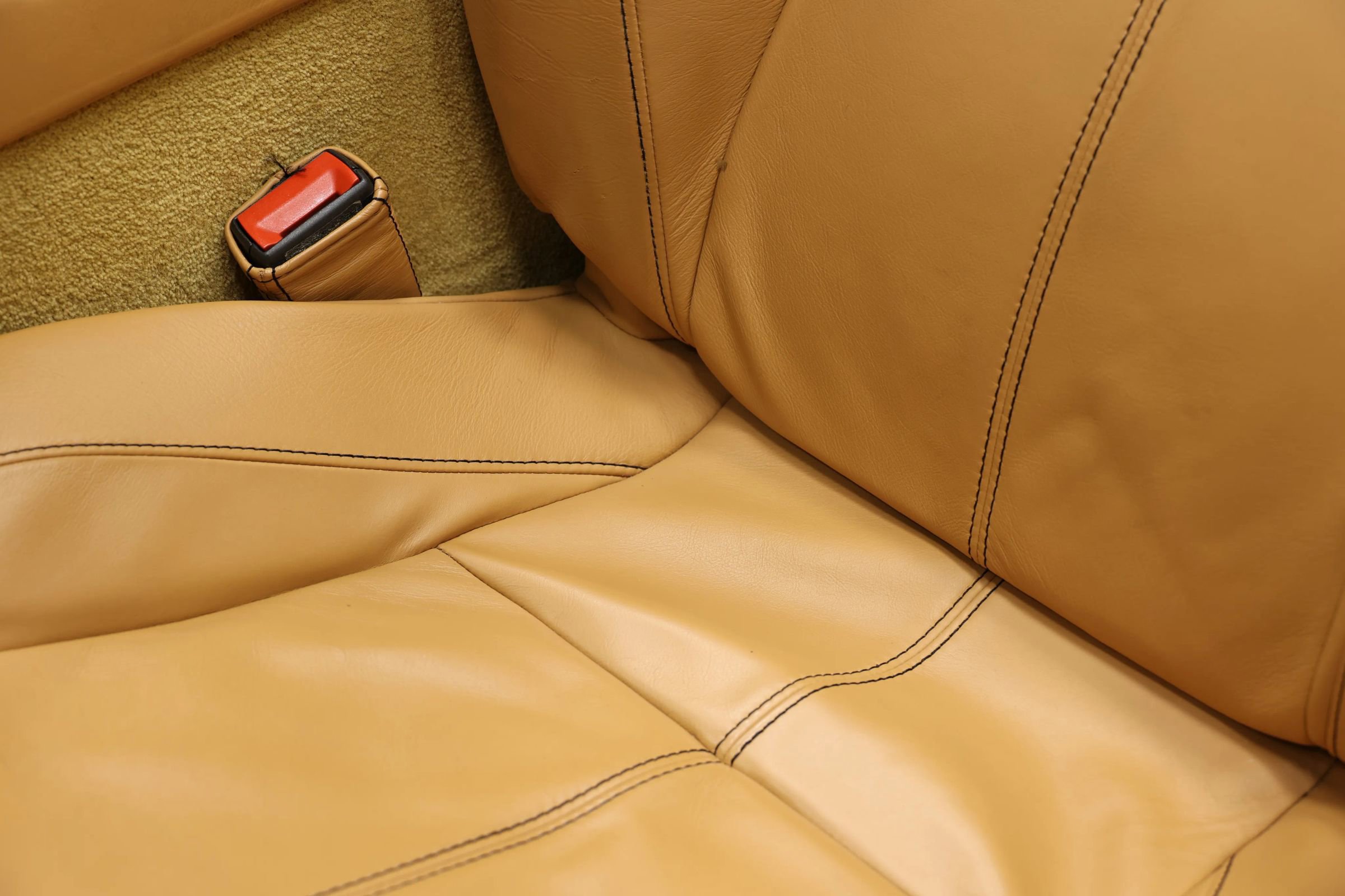 Used 2012 Aston Martin V8 Vantage Roadster image 18