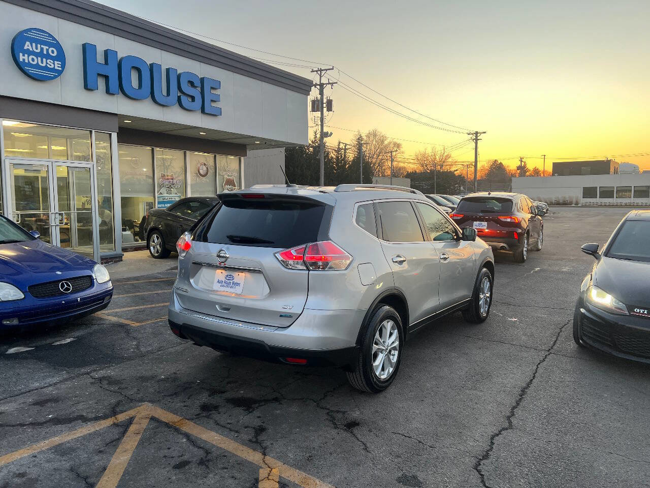 Used 2014 Nissan Rogue SV w/ SV Premium Package image 10